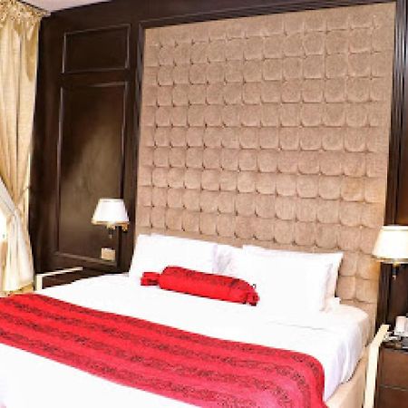 Room In Lodge - Best Western Plus-Ібадан Екстер'єр фото
